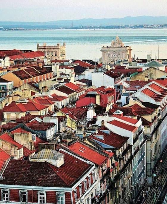 Charming Terrace Flat Center And Trendy Location Lisbon