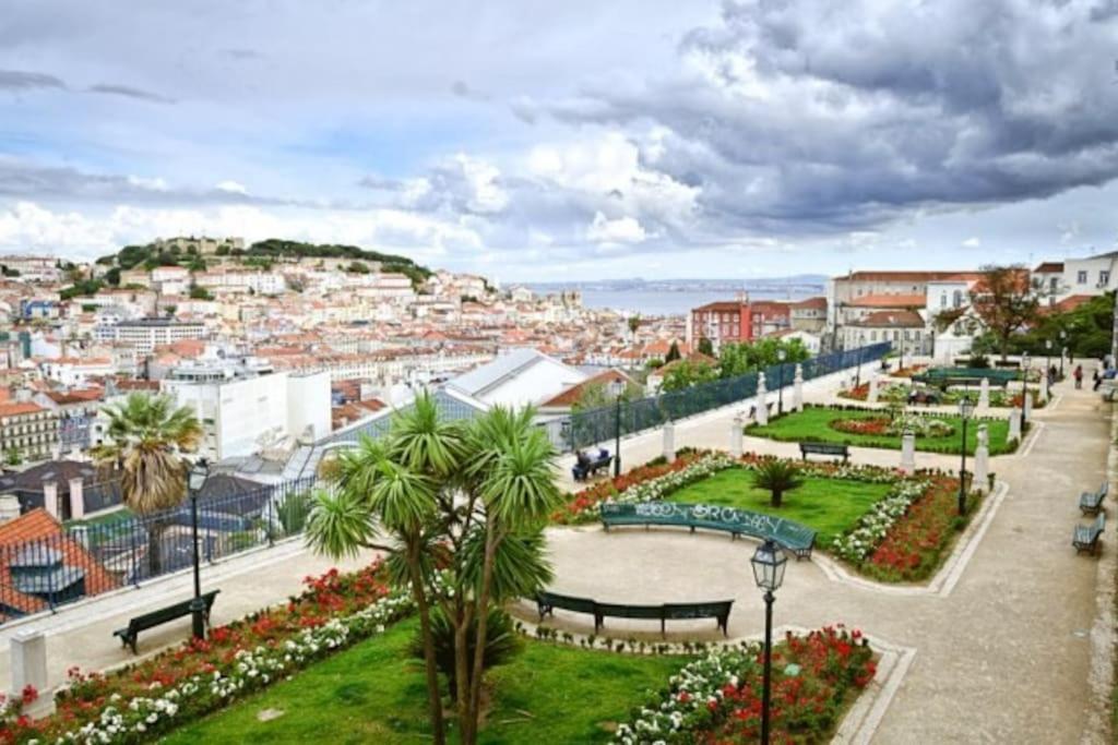 Apartment Charming Terrace Flat Center And Trendy Location Lisbon