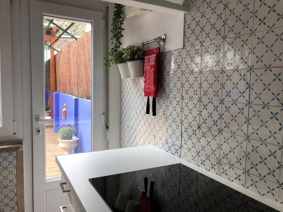 Charming Terrace Flat Center And Trendy Location Apartment